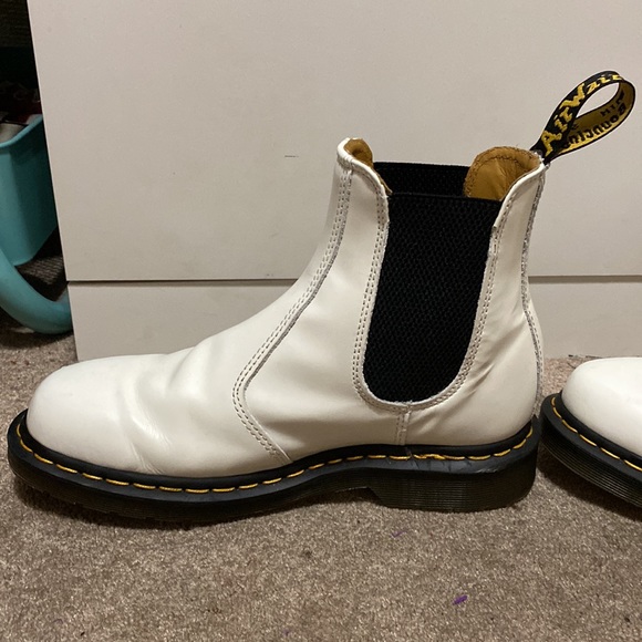 White Chelsea boot, Doc. Marten’s, worn twice, woman’s US 8 - Picture 2 of 14